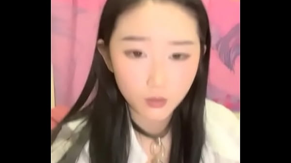 國產國語*年輕的21歲小美女全裸好身材,帶乳夾和鈴鐺道具自慰