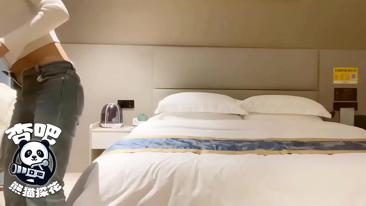 國產國語*身材高挑前凸後翹的新疆辣妹在床上熱情奔放