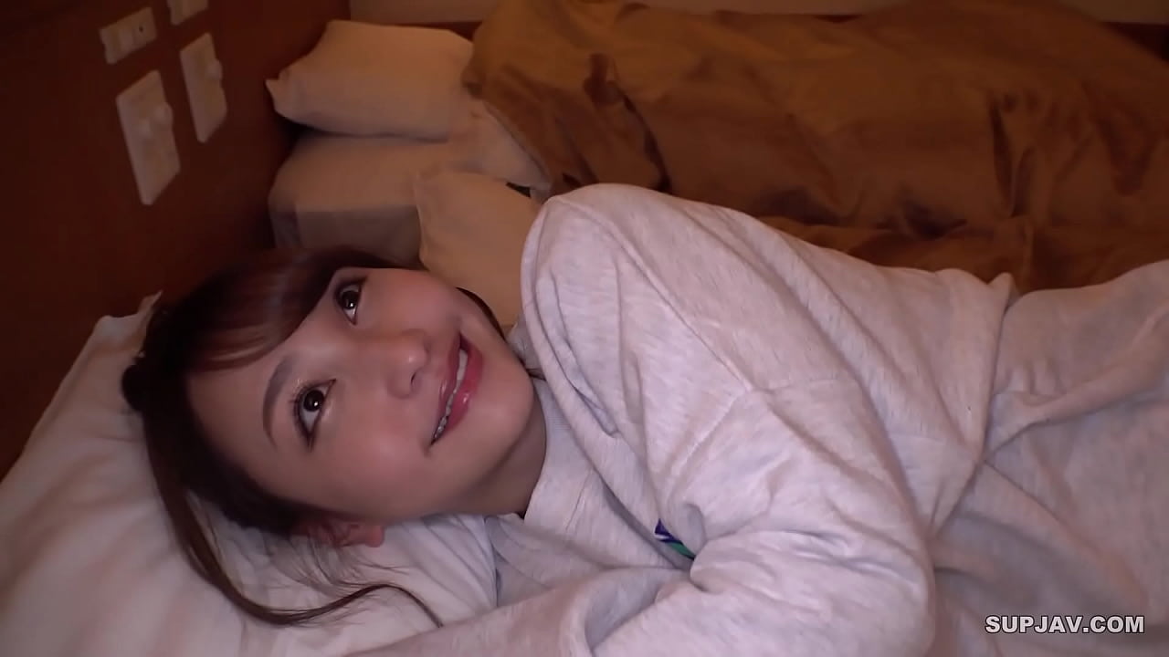 有碼長片*苗條美女朋友在新潟過夜旅行中出和溫泉口交