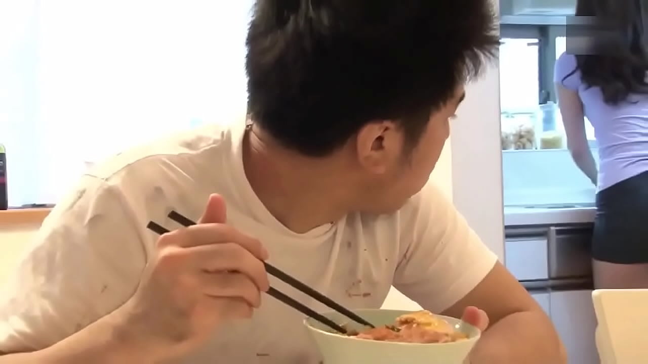 有碼長片*戴綠帽的故事。我的妻子在我面前被她的前夫操了