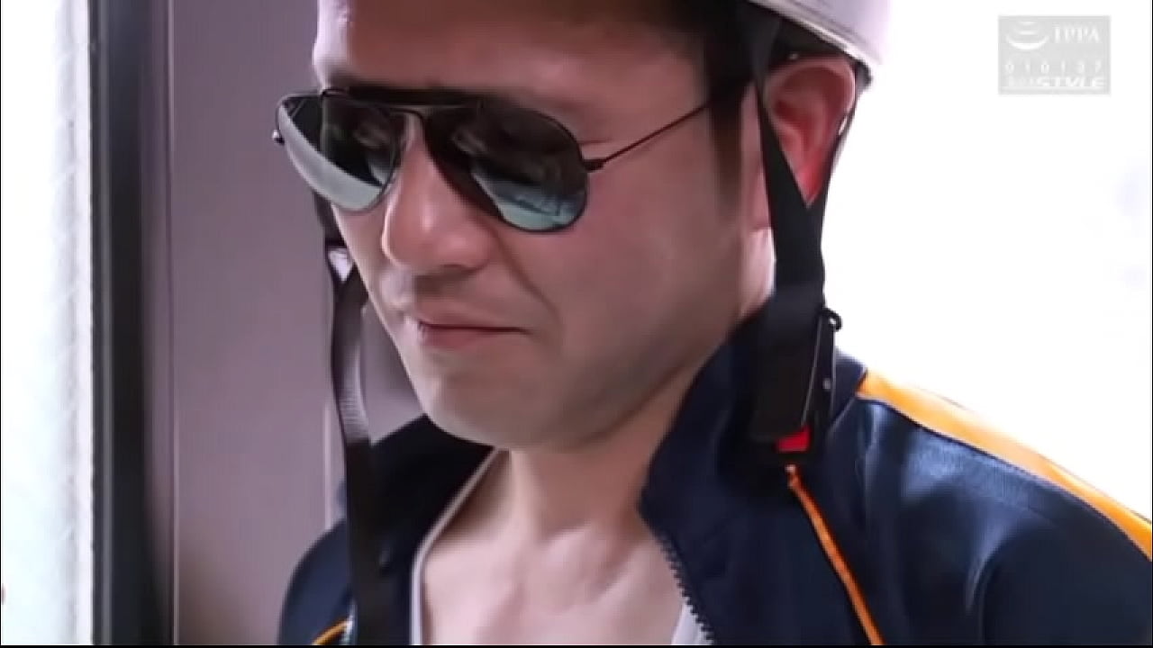 世界影片*我的妻子被一個令人毛骨悚然的男人帶走了