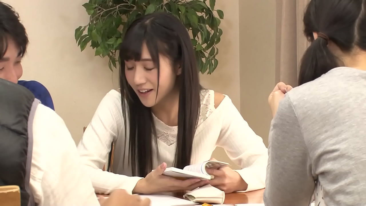 日本有碼*「不……我要出聲！」一個可愛女孩的胯部在不該出聲的情況下被陰險的惡作劇挑逗！